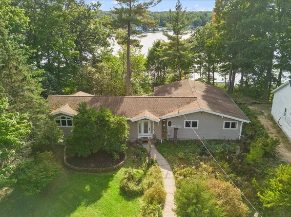 5237 W Lakeview Dr, Pentwater, MI 49449
