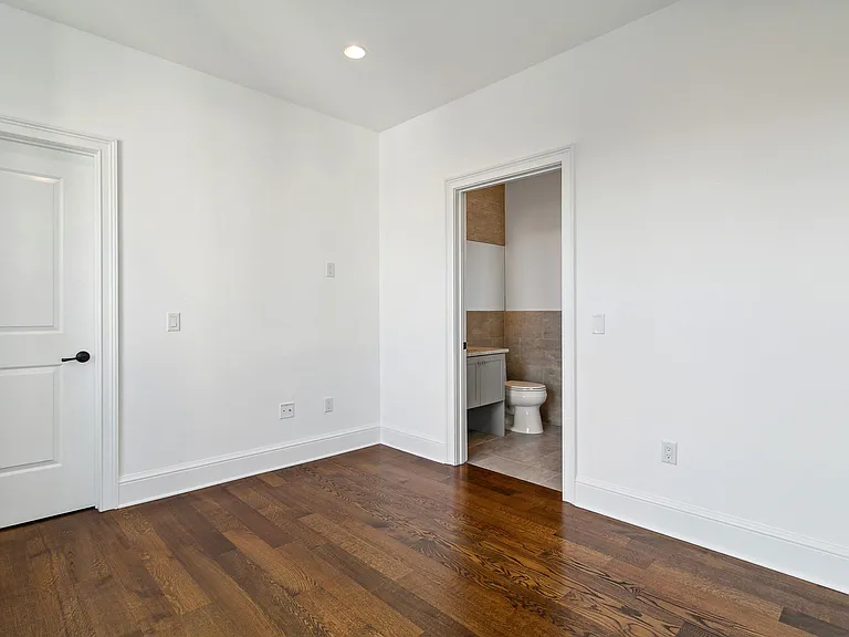 231 1st St #4G — Photo 16
