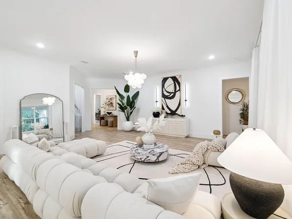 160 J Hunters Way N, Freeport, FL 32439