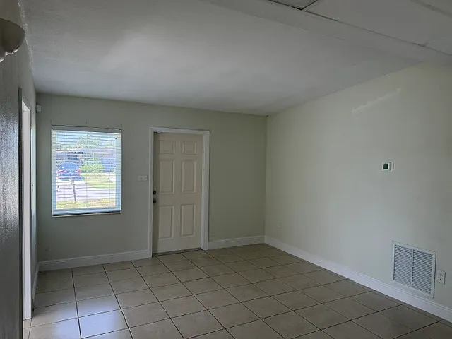 21456 Kenyon Ave — Photo 8
