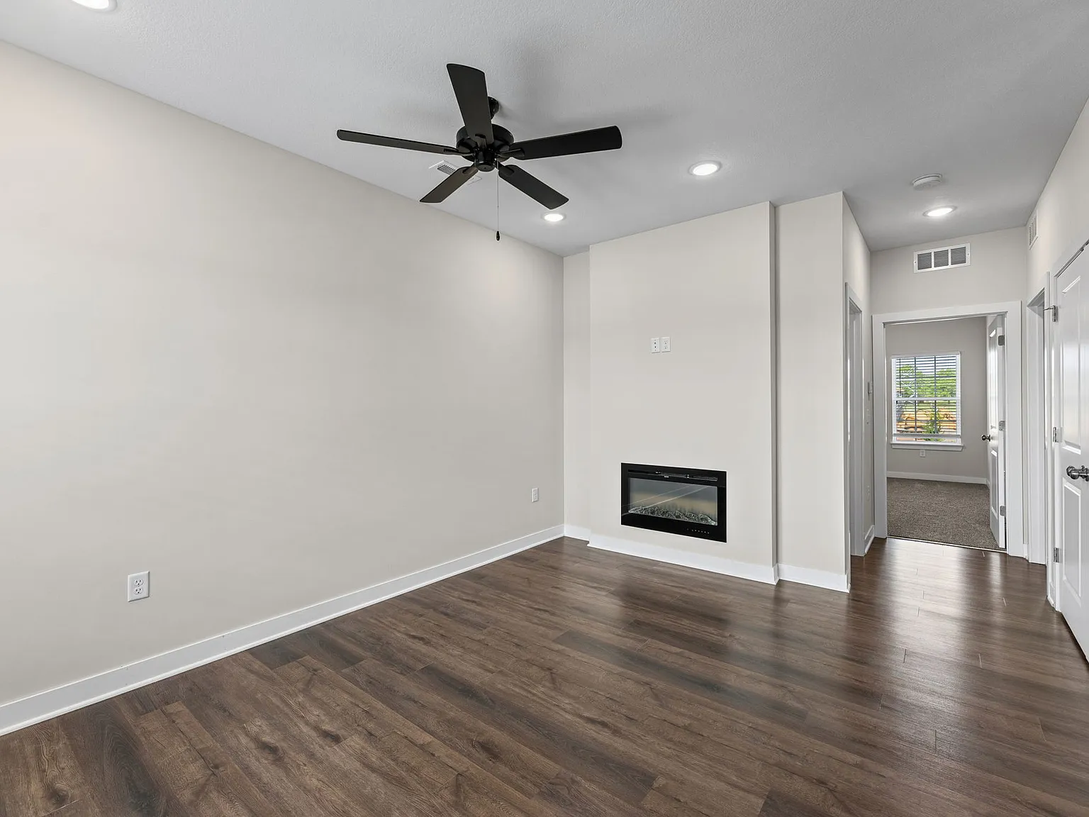 602 Spruce St — Photo 2