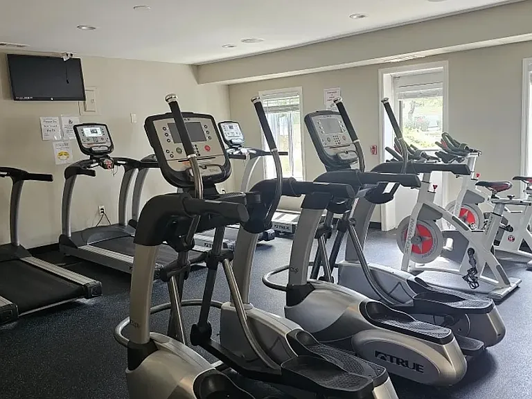 2 gym rooms, sauna, indoor pool, mens and womens locker rooms