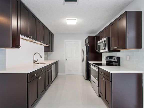 2nd image of 9611 Saddlebrook Dr