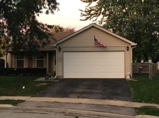 351 Juniper Ct, Carol Stream, IL 60188