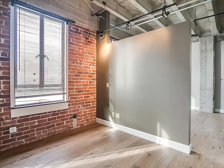 114 W Adams St #610 — Photo 9