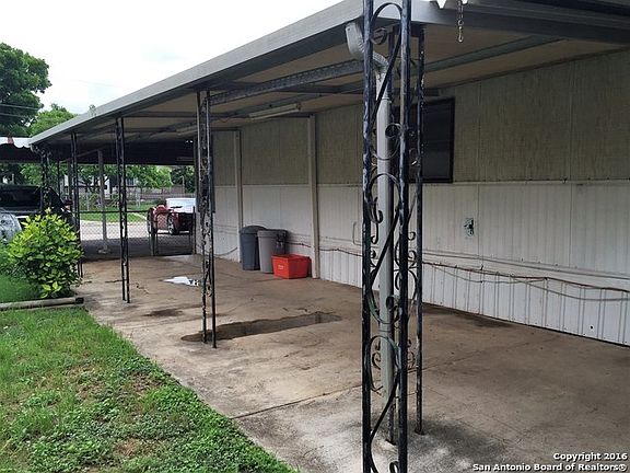 4th image of 5213 Plaza Dr