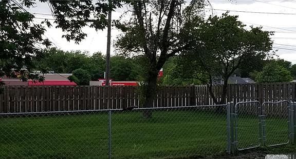 5th image of 402 SE Melody Ln