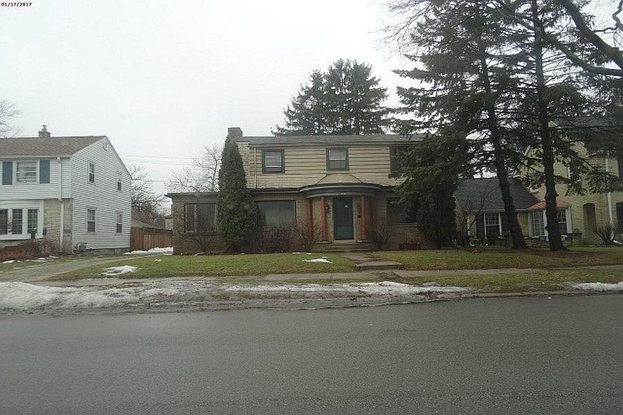 1st image of 5815 N Shoreland Ave