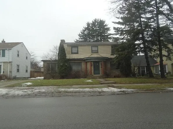 5815 N Shoreland Ave, Whitefish Bay, WI 53217