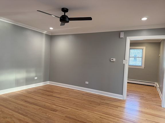 4th image of 6048 N Melvina Ave APT 2
