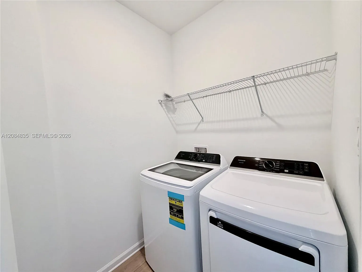 3 bed, 1827 sqft, $2,300 — Photo 1