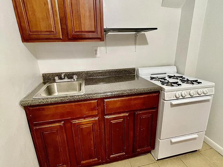 260 W 135th St #D — Photo 16