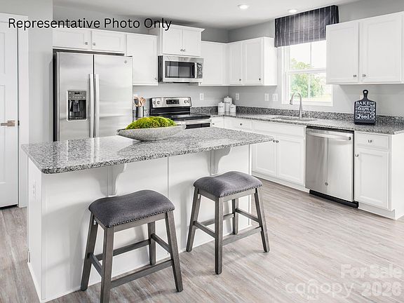 2nd image of 996 Pemberley St