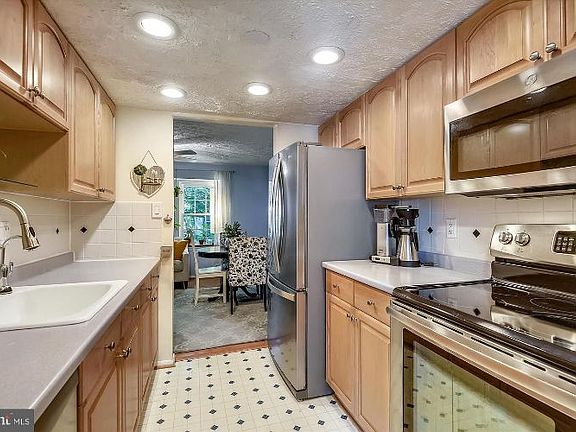 4th image of 2829 Raymond Ct