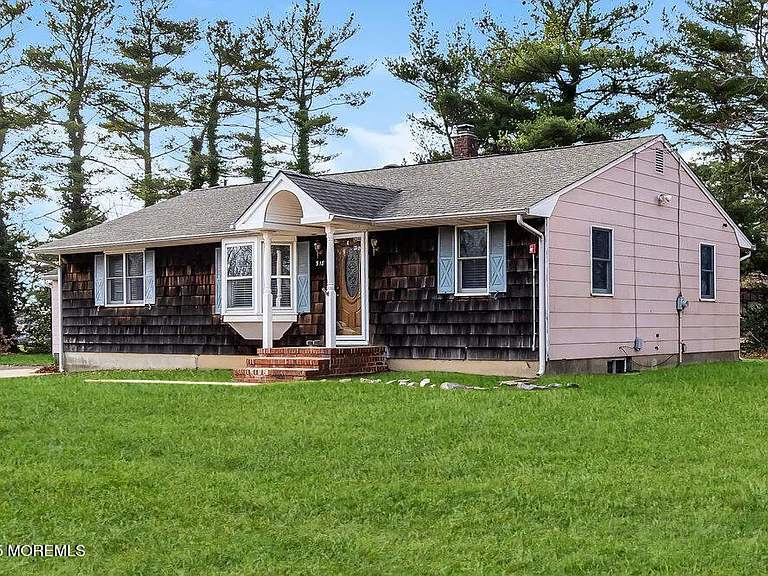 918 Charles Dr — Photo 7