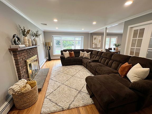 4th image of 10 Jensen Ct