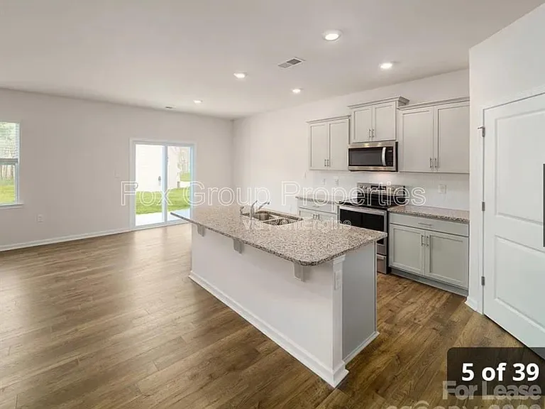 132 Scotsway Ct — Photo 8