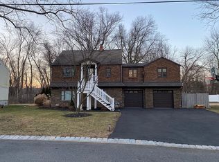 18 Voorhis Pl, Pompton Plains, NJ 07444