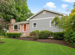 10 Cider Ln, Smithfield, RI 02828