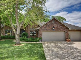 1909 S Pin Oak Dr, Springfield, MO 65809