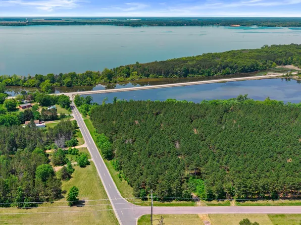 399 Twin Lakes Trl, Nekoosa, WI 54457