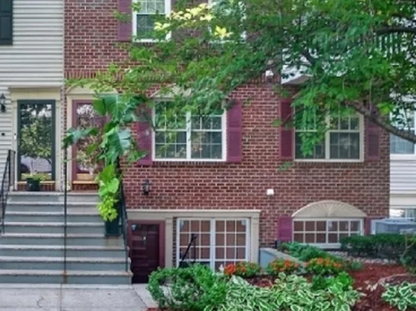 33 Seton Hall Dr, Newark City, NJ 07103