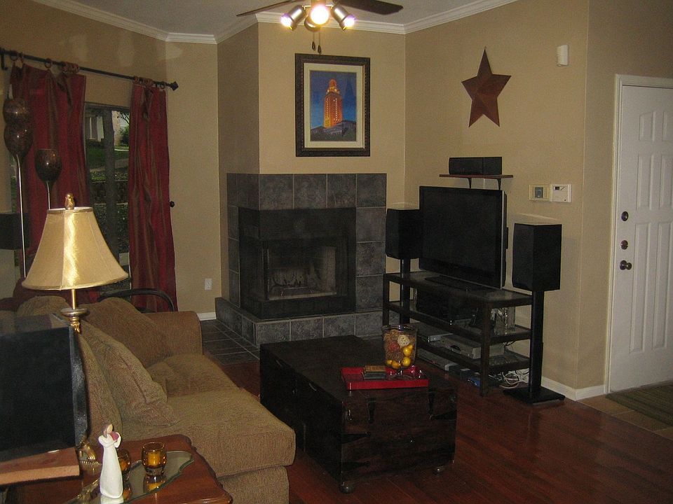 Open Living Room-sliding door to patio