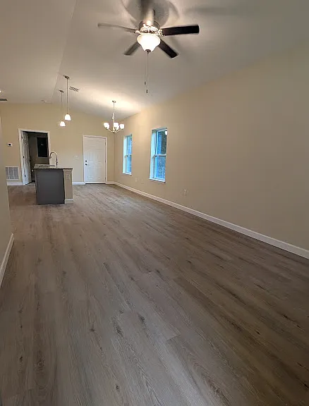3325 S Palm Ave — Photo 2