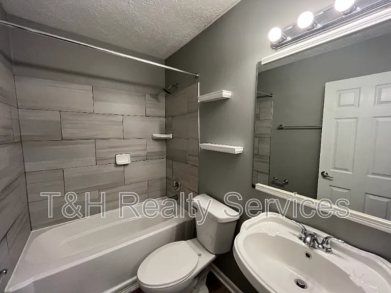 6528 Adamson Ct — Photo 13