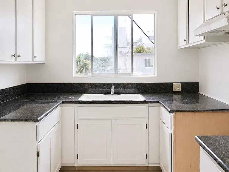 4182 S Western Ave #3 — Photo 3