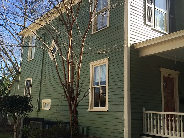 2322 Lincoln St — Photo 2