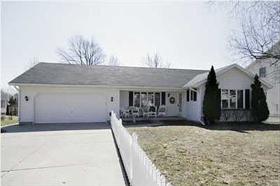 3rd image of 212 Glen Eagle Dr NE