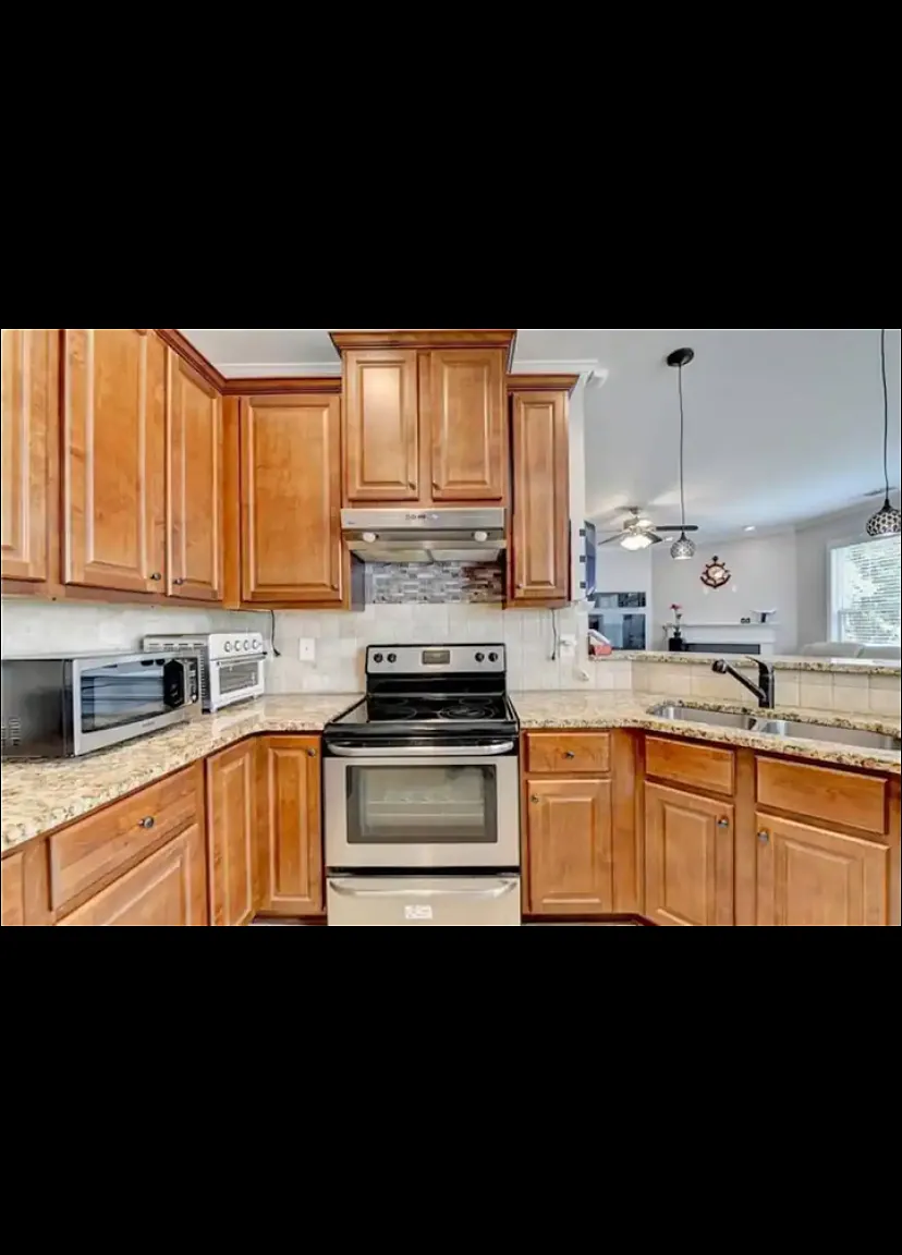 5 bed, 2616 sqft, $1,350 — Photo 3