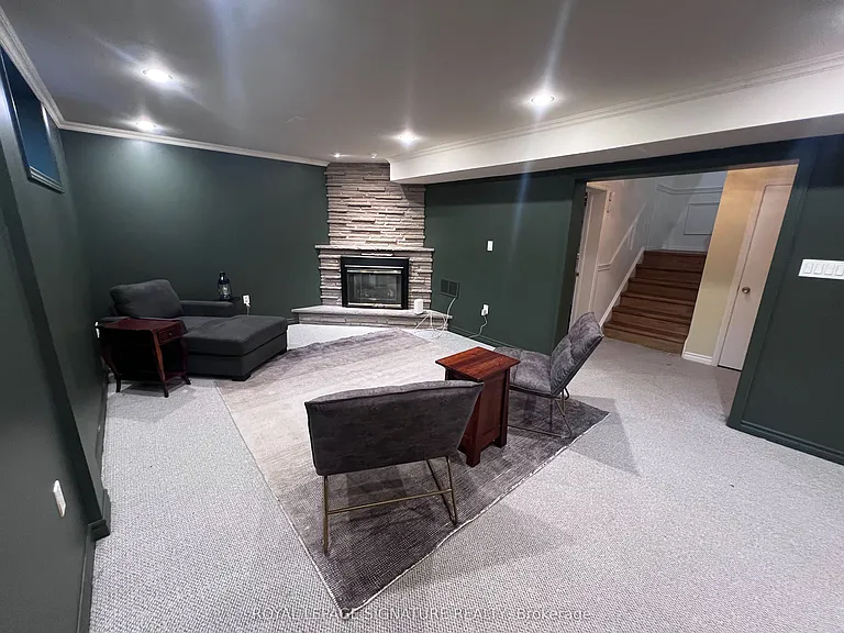 195 Upper Canada Dr — Photo 27