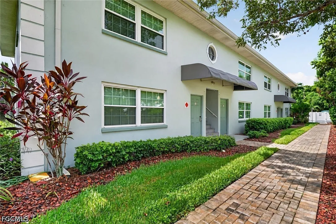 1 bed, 1.0 bath, 659 sqft, $1,249 — Photo 2