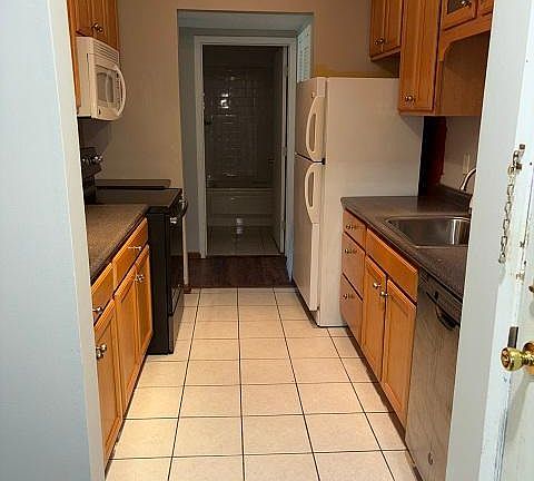 2nd image of 130 Demont Ave E APT 151