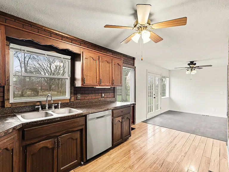 713 NW Black Twig Ln — Photo 8