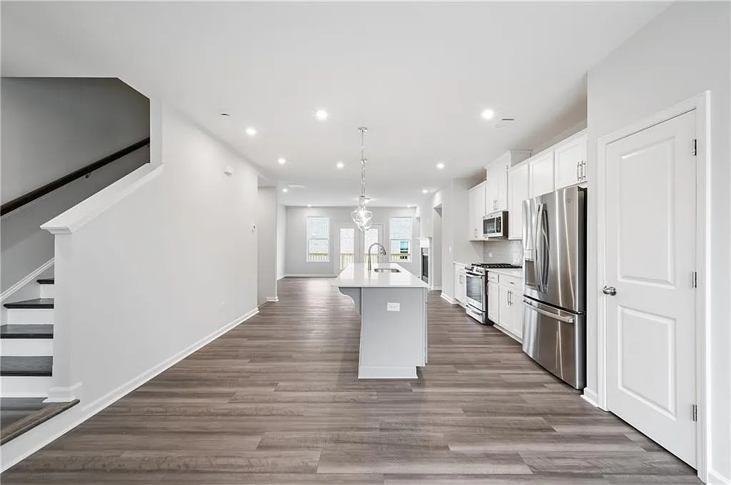 3 bed, 4.0 bath, 1985 sqft, $2,500 — Photo 4
