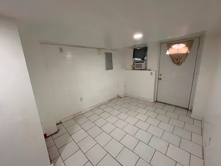 115 W Roselyn St #1 — Photo 5