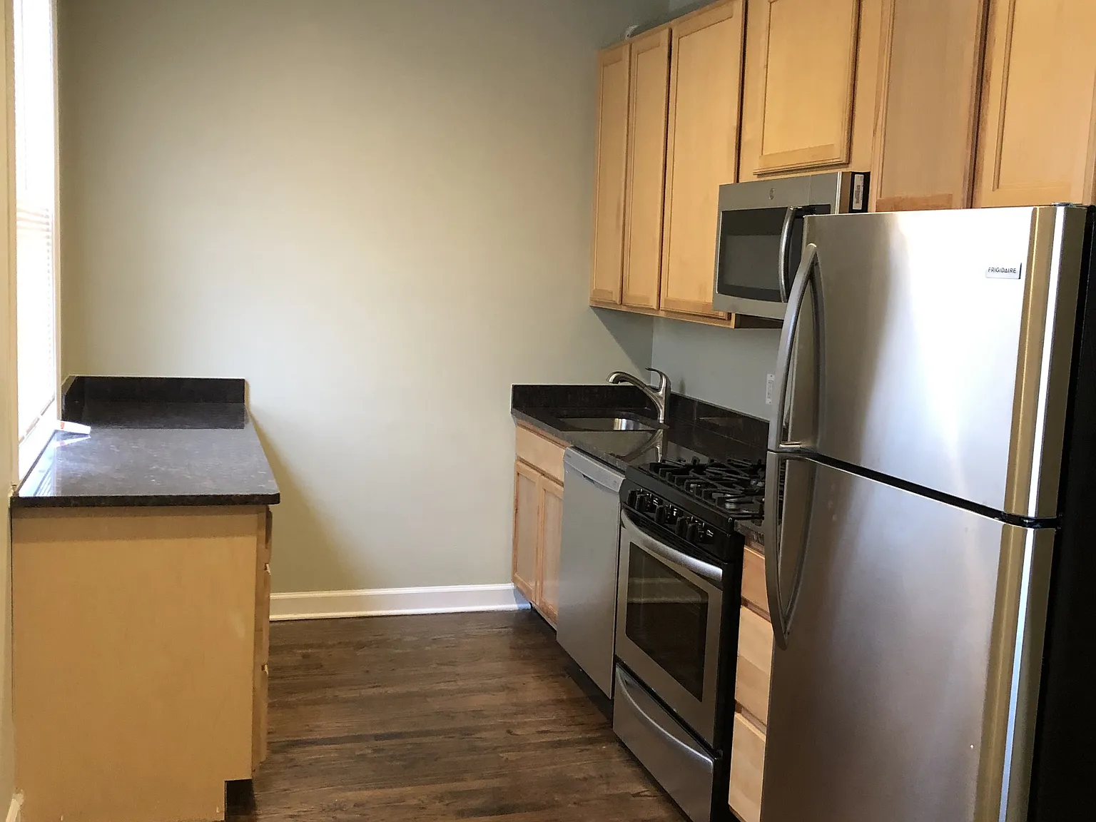 4860 W Armitage ave - 4858 W Armitage ave 2E — Photo 2