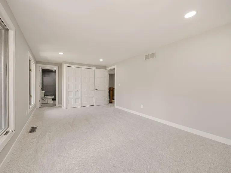 5240 Clarendon Crest St — Photo 30