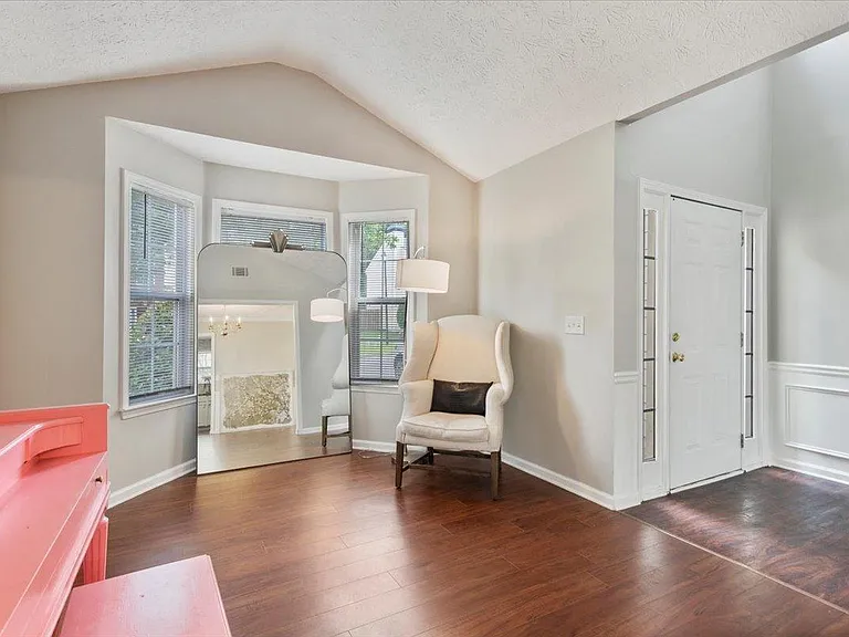 1130 Winthrope Chase Dr — Photo 5