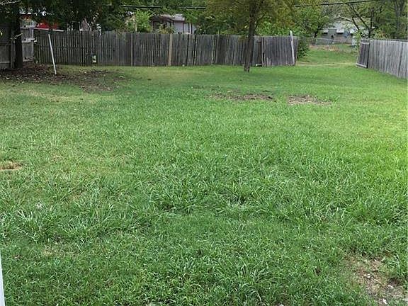 4th image of 523 E Celeste Dr