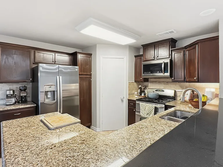 611 Stardust Ln — Photo 8