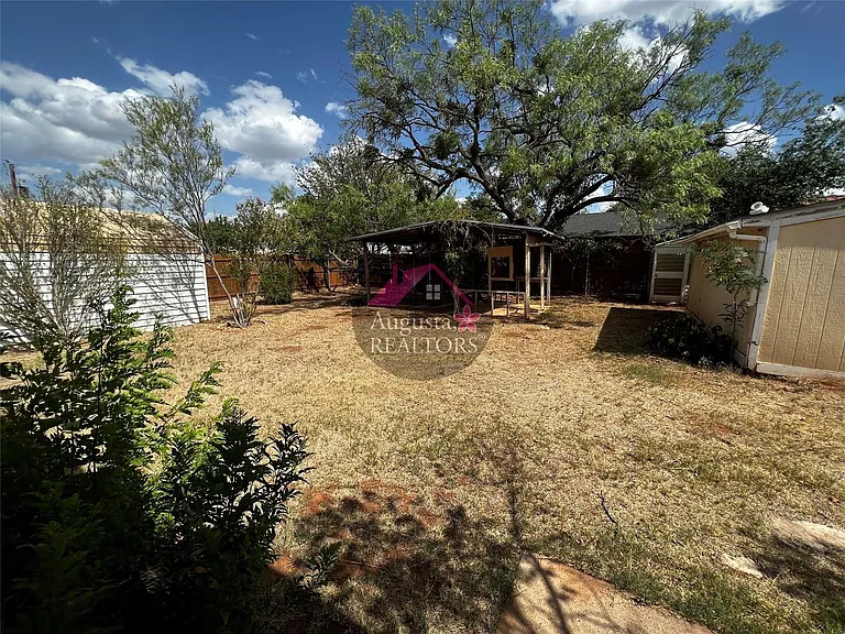 208 Lewis Front St — Photo 4
