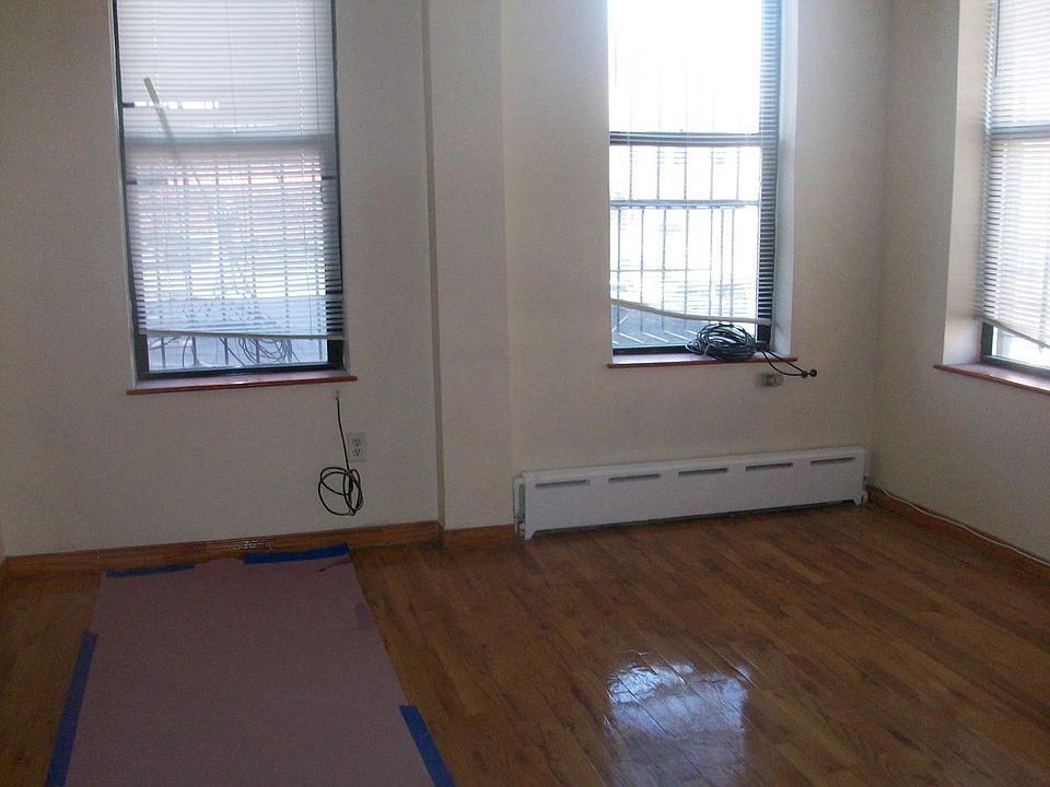 1st image of 958 Putnam Ave APT 1