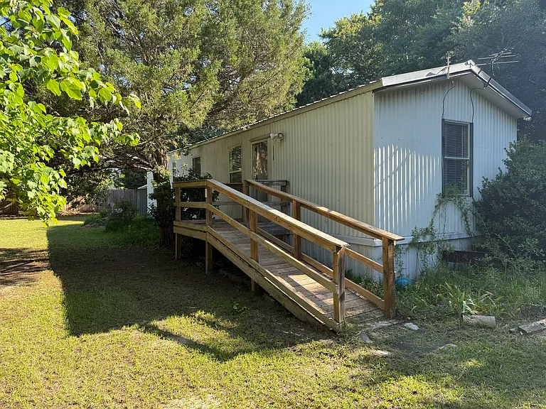 Cougar Dr — Photo 4
