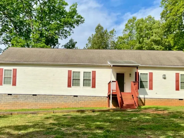 909 Knoll Woods Dr, Rustburg, VA 24588