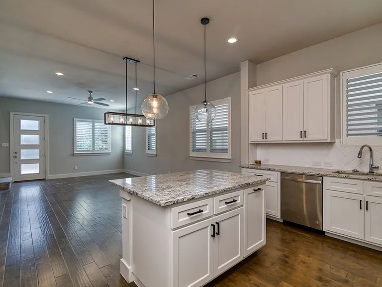 218 Wimberly St — Photo 3