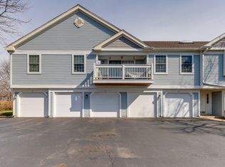 1233 Ballantrae Pl APT C, Mundelein, IL 60060